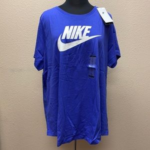 Nike Women's Sportswear Essential Futura Tee, 2X